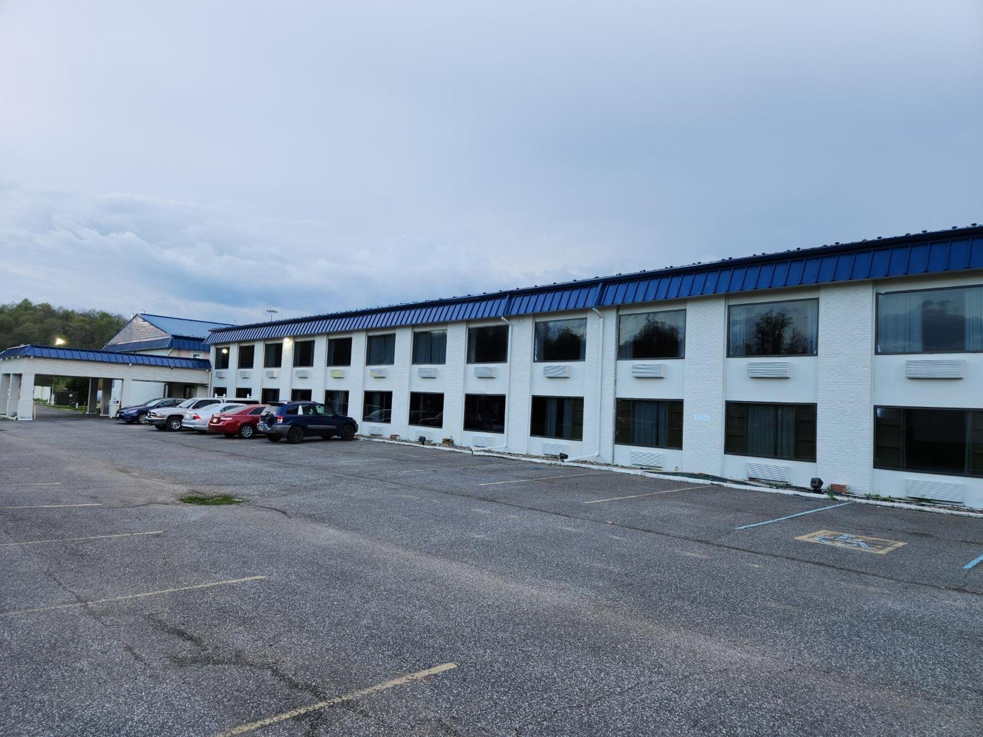 Motel 6 Williamstown, Wv Exterior foto